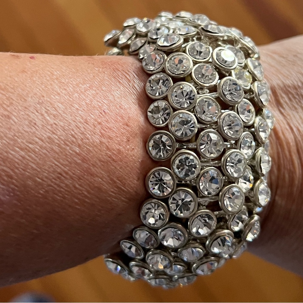 Women’s Vintage faux diamond cuff and 1 flower clip